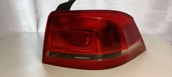 Volkswagen PASSAT B7 (2011 - 2014) 3AE945096F Задний фонарь в кузове — фото 1