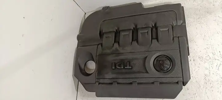 Skoda Octavia Mk3 (5E) (2013 - 2019) 04L103925N Крышка двигателя декоративная — фото 2