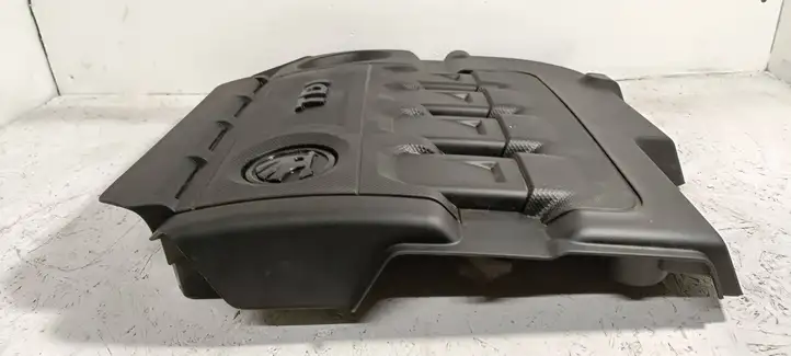 Skoda Octavia Mk3 (5E) (2013 - 2019) 04L103925N Крышка двигателя декоративная — фото 4