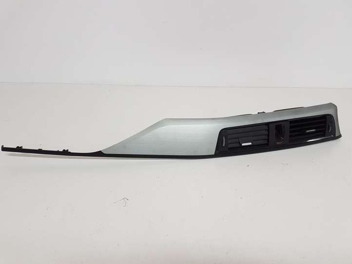 BMW 3 F30 F35 F31 (2012 - 2018)  9218552 Центральный дефлектор