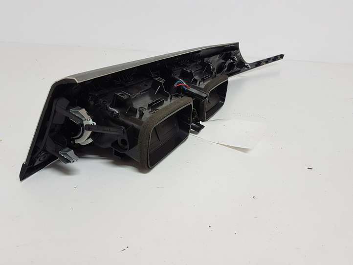 BMW 3 F30 F35 F31 (2012 - 2018)  9218552 Центральный дефлектор