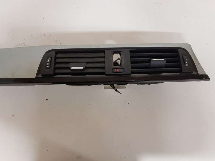 BMW 3 F30 F35 F31 (2012 - 2018)  9218552 Центральный дефлектор