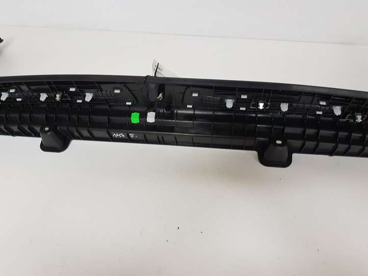 BMW 3 F30 F35 F31 (2012 - 2018)  51477221875 Отделка порога багажника