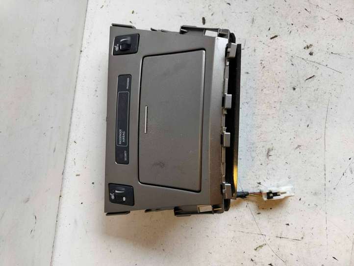 Toyota Avensis T270 (2009 - 2012)  8395005010 Пепельница