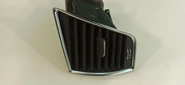 Audi Q5 SQ5 (2008 - 2012) 8R820901 Боковой воздушный дефлектор — фото 1