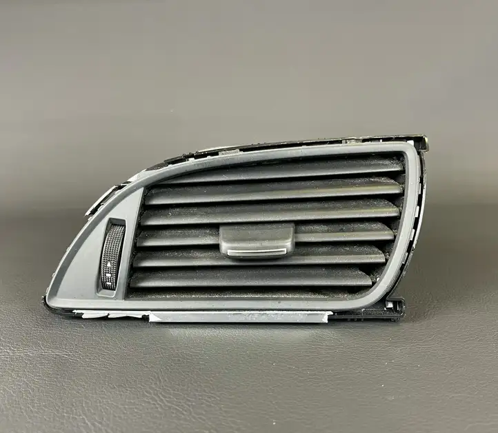 Audi A6 C7 (2011 - 2014) 4G1820902 Боковой воздушный дефлектор — фото 1