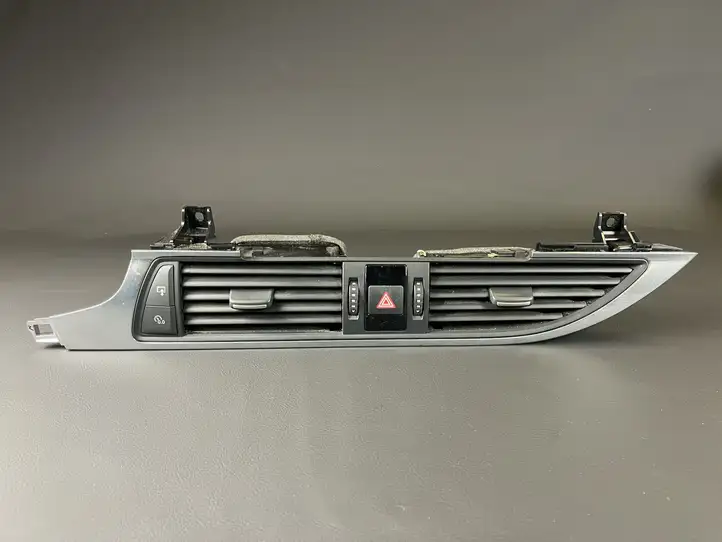 Audi A6 C7 (2011 - 2014) 4G1820951 Центральный воздушный дефлектор — фото 1