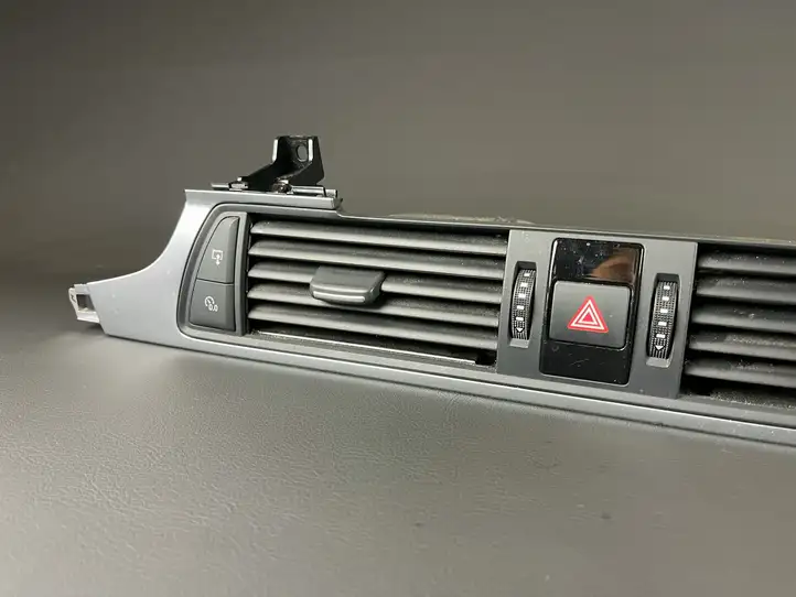 Audi A6 C7 (2011 - 2014) 4G1820951 Центральный воздушный дефлектор — фото 2