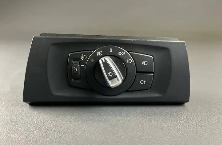 BMW 3 E90 E91 (2005 - 2012) 9169406 Включатель фонарей — фото 1