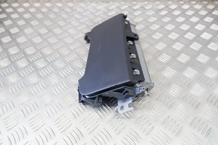 Toyota Corolla E210 E21 (2018 - ) 7390002220 Коленная подушка безопасности — фото 3