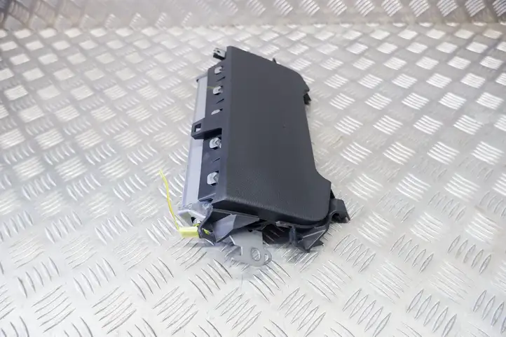 Toyota Corolla E210 E21 (2018 - ) 7390002220 Коленная подушка безопасности — фото 6