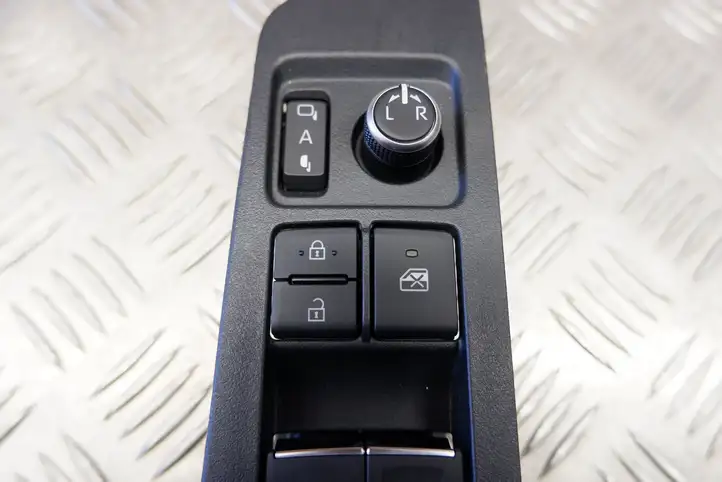 Toyota Corolla E210 E21 (2018 - ) 8404002270 Кнопка стеклоподъемников — фото 2