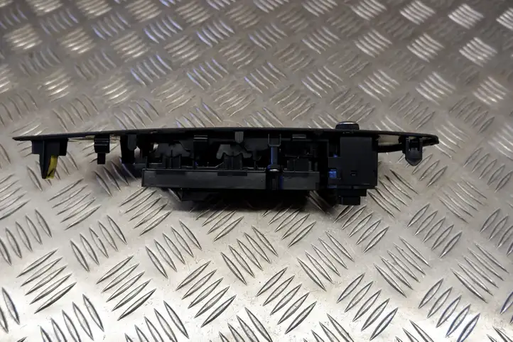 Toyota Corolla E210 E21 (2018 - ) 8404002270 Кнопка стеклоподъемников — фото 4