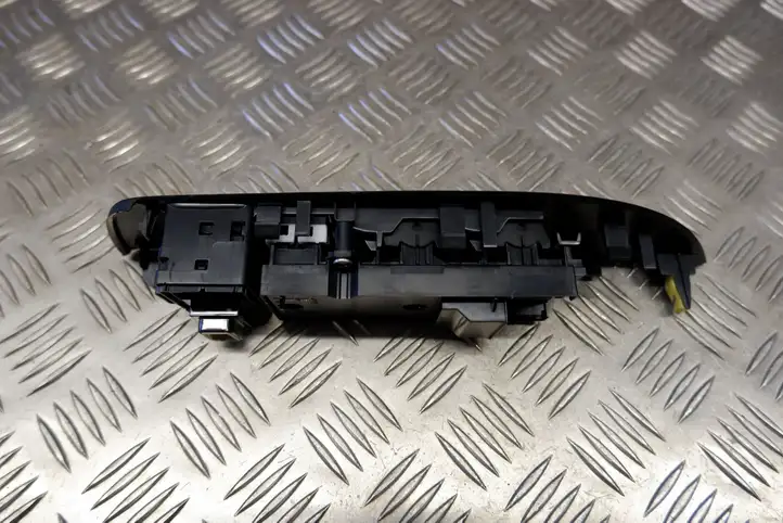 Toyota Corolla E210 E21 (2018 - ) 8404002270 Кнопка стеклоподъемников — фото 5