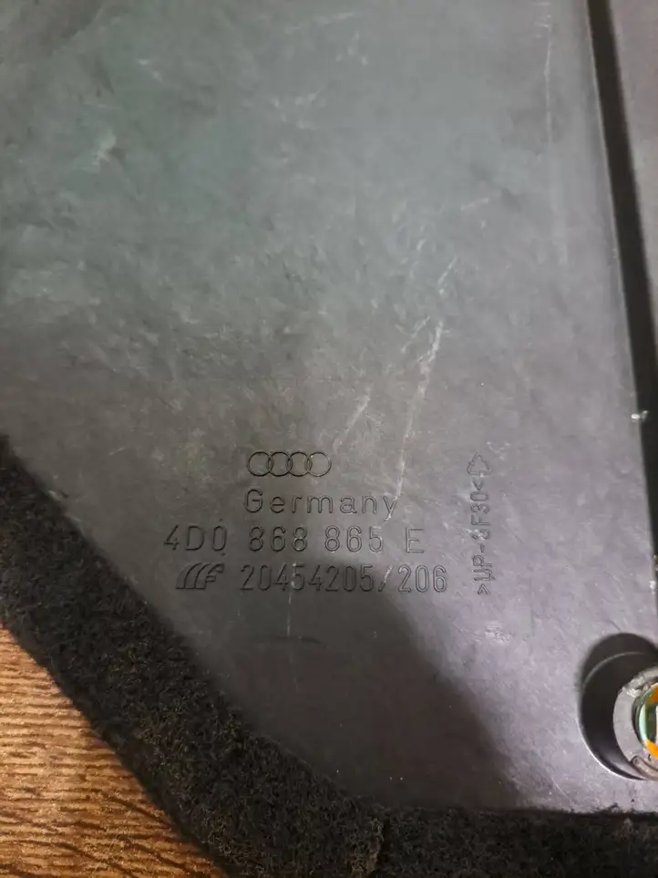 Audi A8 S8 D2 4D (1999 - 2002) 4D0868865E Прочие детали салона — фото 2
