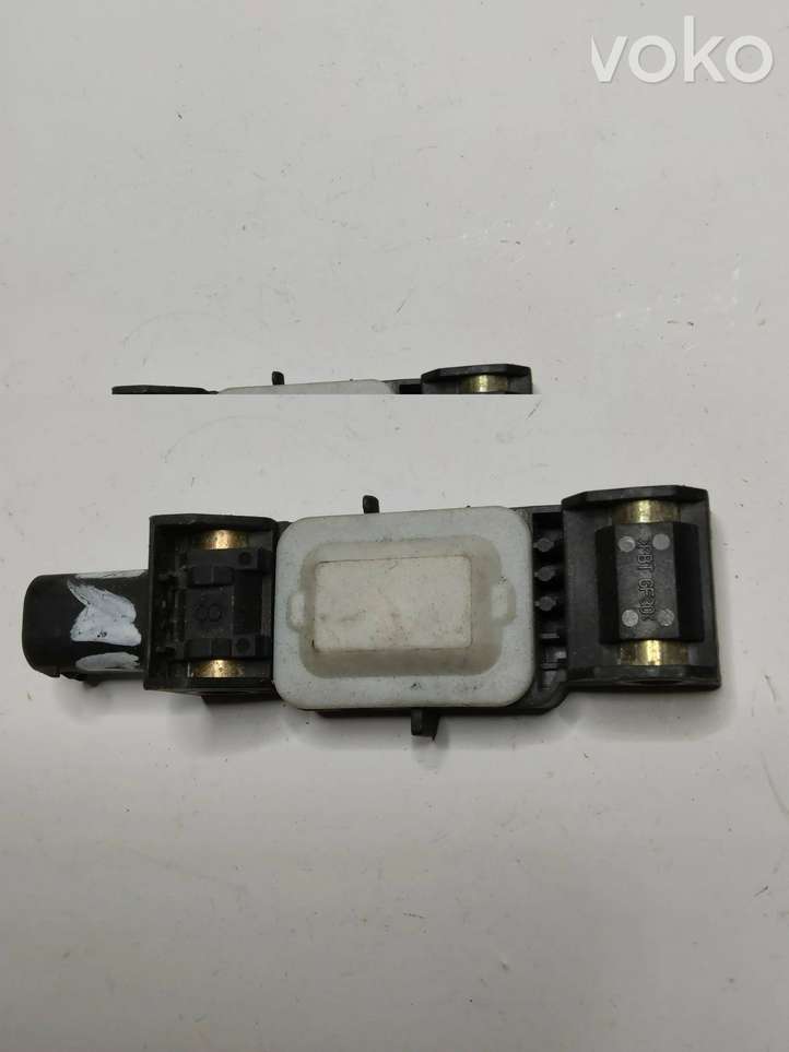 Jeep Cherokee (2007 - 2013)  04671779AC Датчик удара надувных подушек