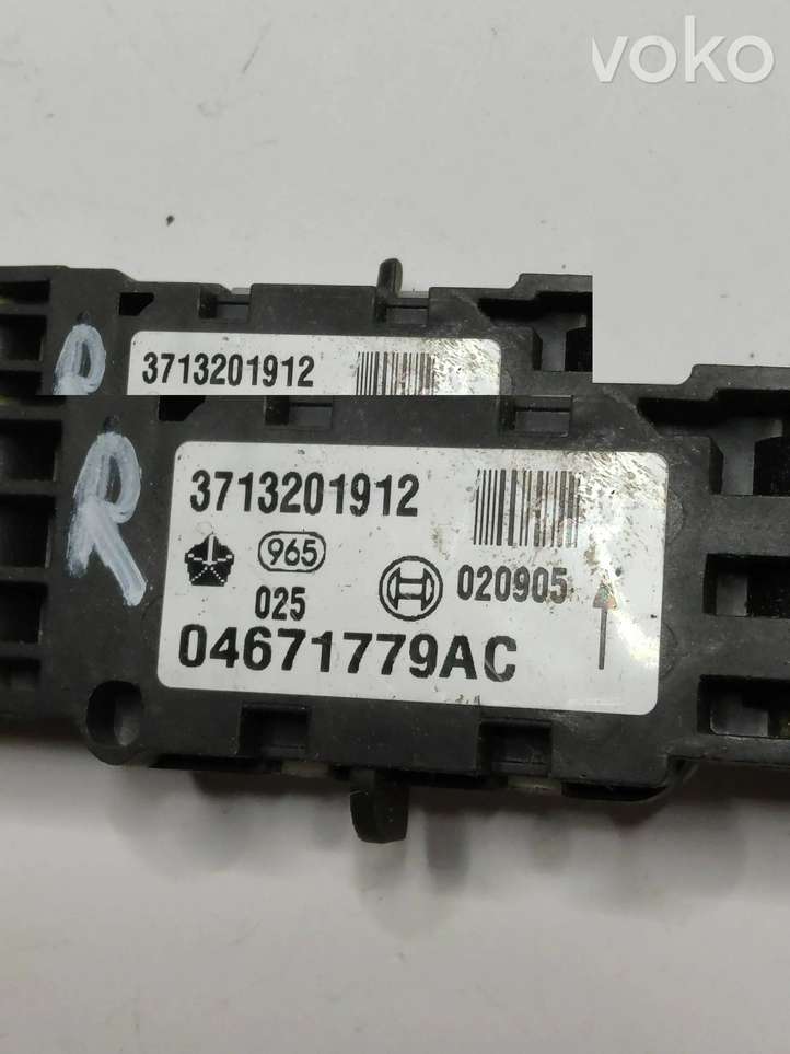 Jeep Cherokee (2007 - 2013)  04671779AC Датчик удара надувных подушек