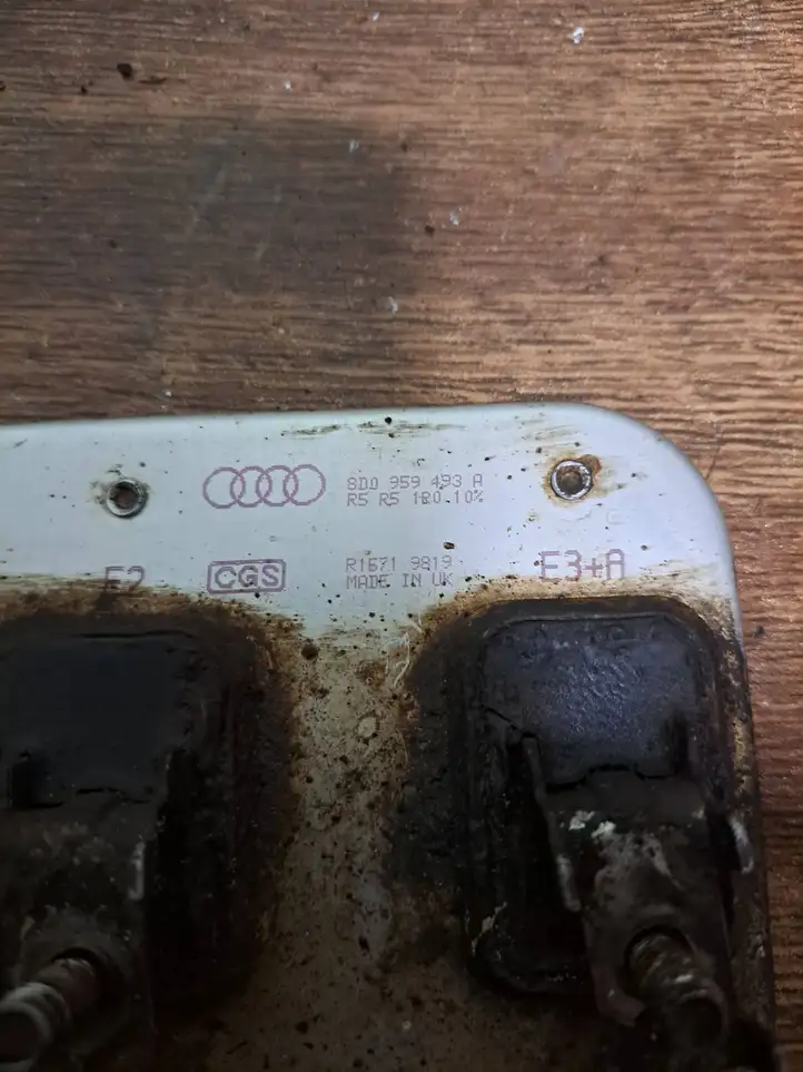 Audi A8 S8 D2 4D (1999 - 2002) 8D0959493A Реле вентилятора охлаждения — фото 2