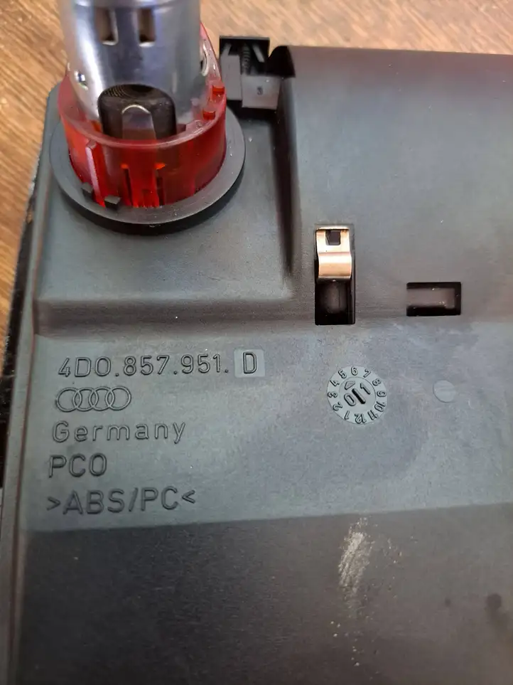 Audi A8 S8 D2 4D (1999 - 2002) 4D0857951D Передняя пепельница — фото 2