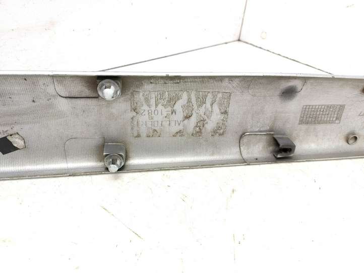 Citroen Xsara Picasso (1999 - 2012)  9631470977 Отделка (молдинг) передней двери