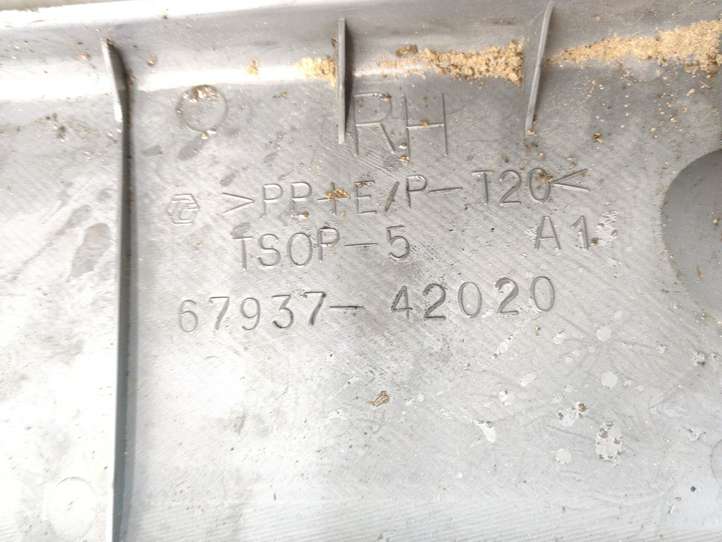 Toyota RAV 4 (XA20) (2000 - 2005)  6793742020 Другая деталь отделки багажника