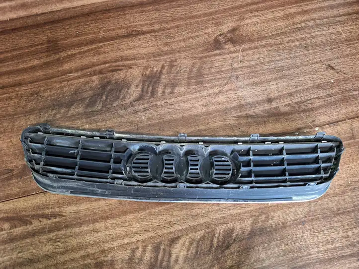 Audi A3/S3 8L (2000 - 2003) 8E0853651A Передняя решетка — фото 2