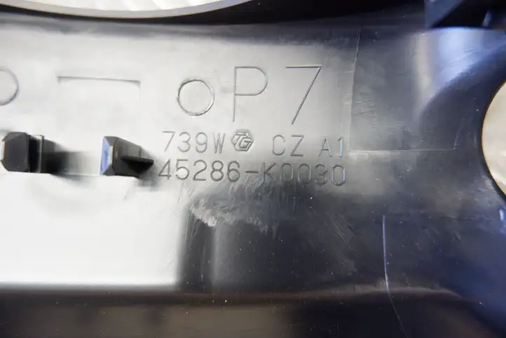 Toyota Yaris Cross (2020 - ) 45286K0030 Обшивка рулевой колонки — фото 4