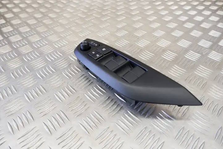 Toyota Yaris Cross (2020 - ) 840400D030 Блок кнопок стеклоподъемников — фото 5