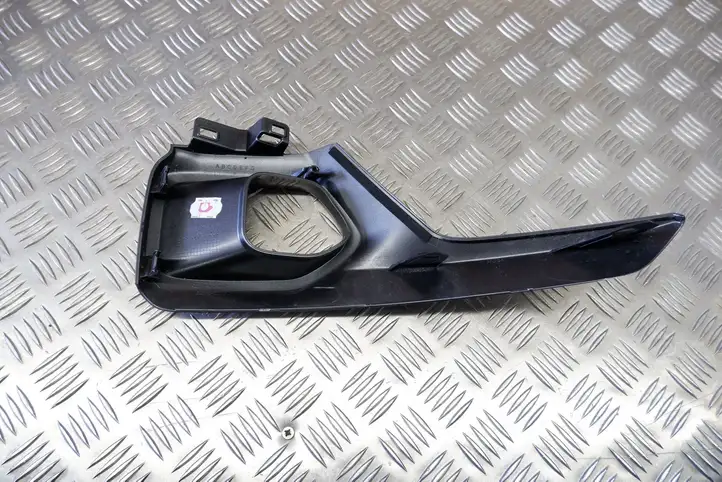 Toyota Yaris Cross (2020 - )  527120D180 Решетка противотуманной фары
