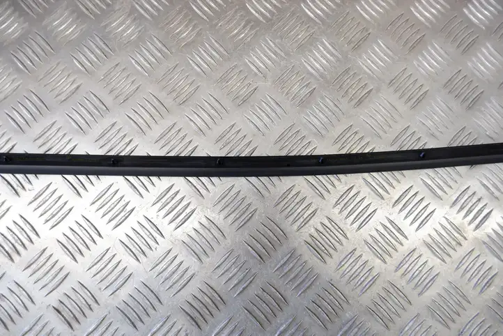 Toyota Yaris Cross (2020 - ) 5339500050 Уплотнитель подкапотного пространства — фото 3