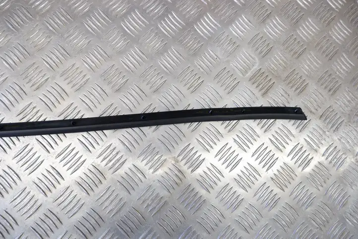 Toyota Yaris Cross (2020 - ) 5339500050 Уплотнитель подкапотного пространства — фото 4