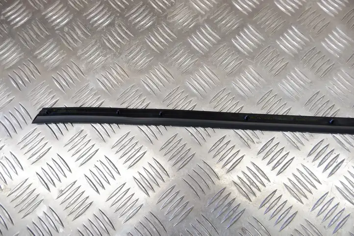 Toyota Yaris Cross (2020 - ) 5339500050 Уплотнитель подкапотного пространства — фото 6