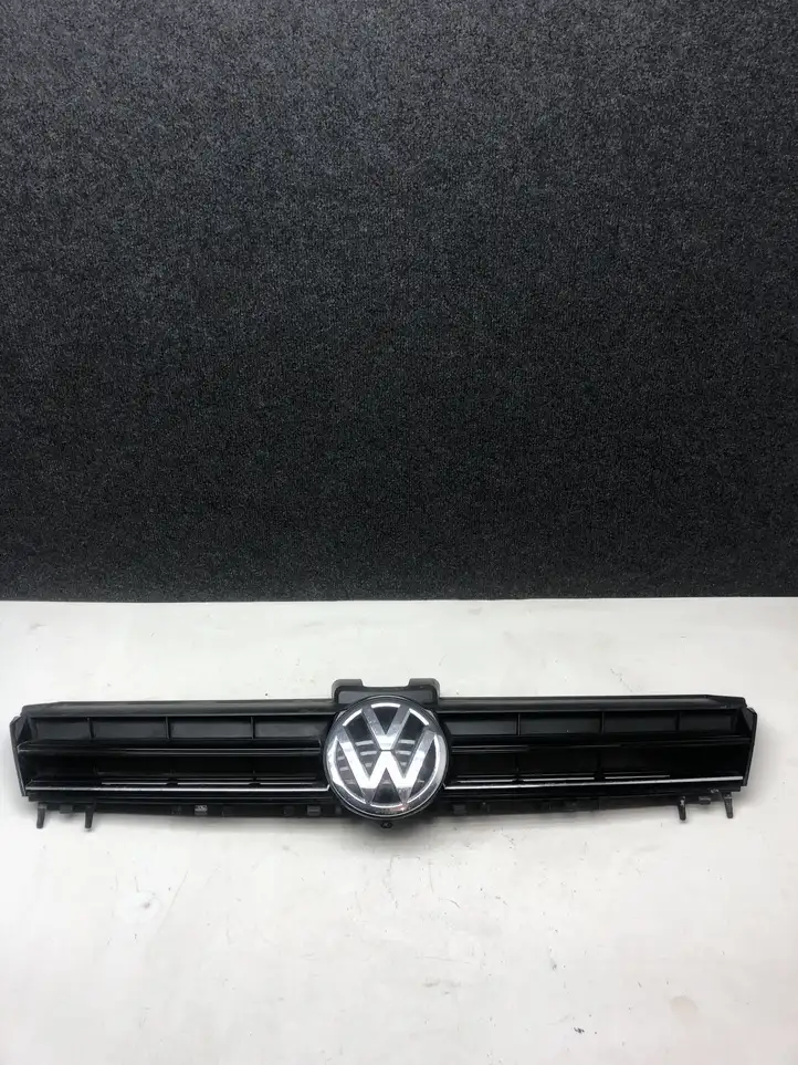 Volkswagen Golf VII (2013 - 2019) 5G0853653E Верхняя решетка радиатора — фото 1