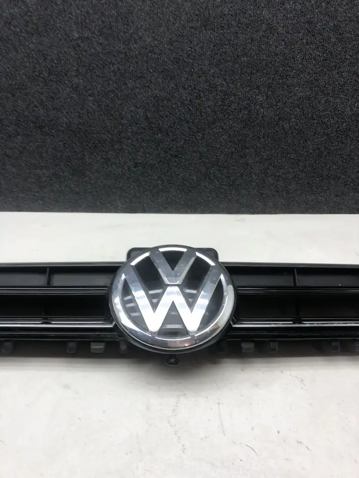 Volkswagen Golf VII (2013 - 2019) 5G0853653E Верхняя решетка радиатора — фото 2