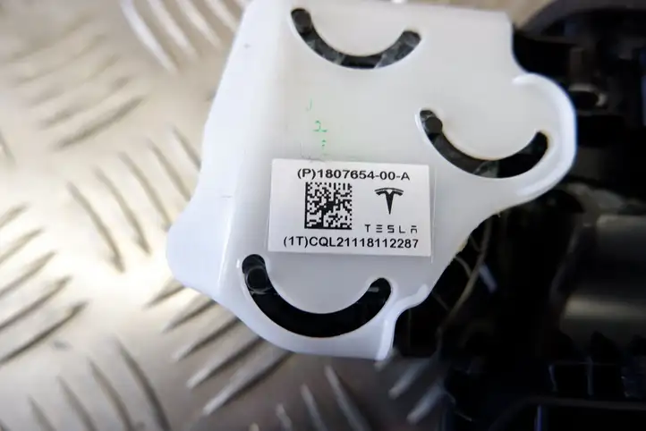 Tesla Model Y (2019 - 2024) 111159700B Детали воздухозаборника — фото 7