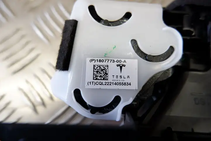 Tesla Model Y (2019 - 2024) 111159900B Детали воздухозаборника — фото 2