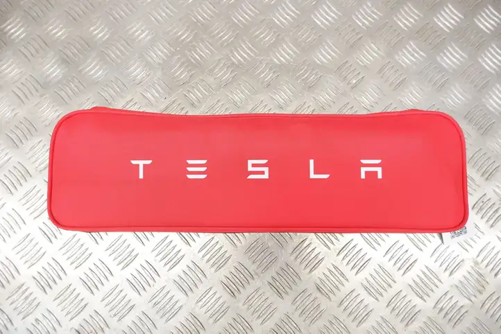 Tesla Model Y (2019 - 2024) P147507600D Автомобильная аптечка — фото 3