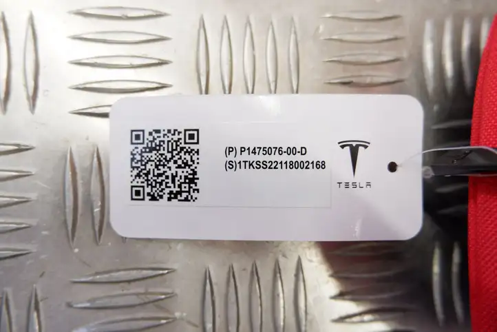 Tesla Model Y (2019 - 2024) P147507600D Автомобильная аптечка — фото 4