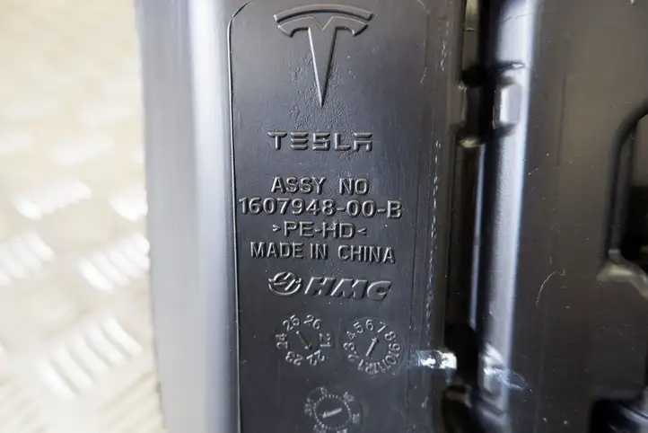 Tesla Model Y (2019 - 2024) 160794800B Бачок омывателя стекла — фото 7