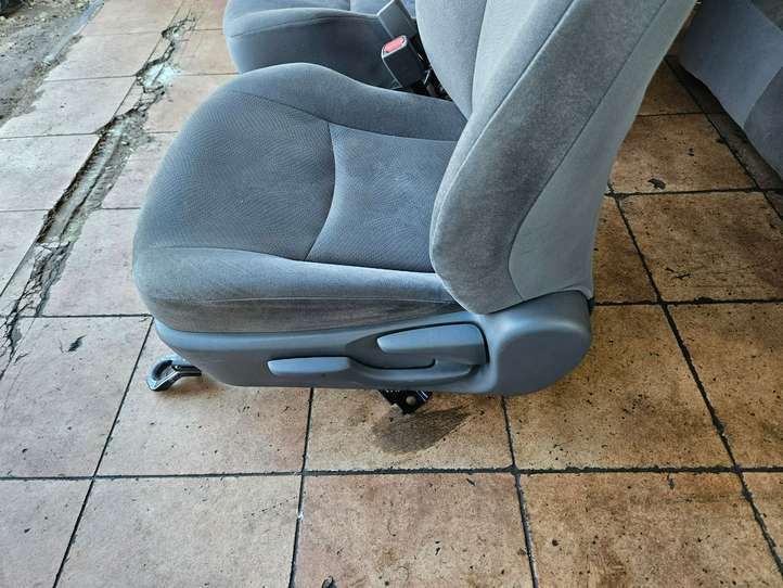 Toyota Prius (XW30) (2009 - 2015)   Комплект отделки дверей