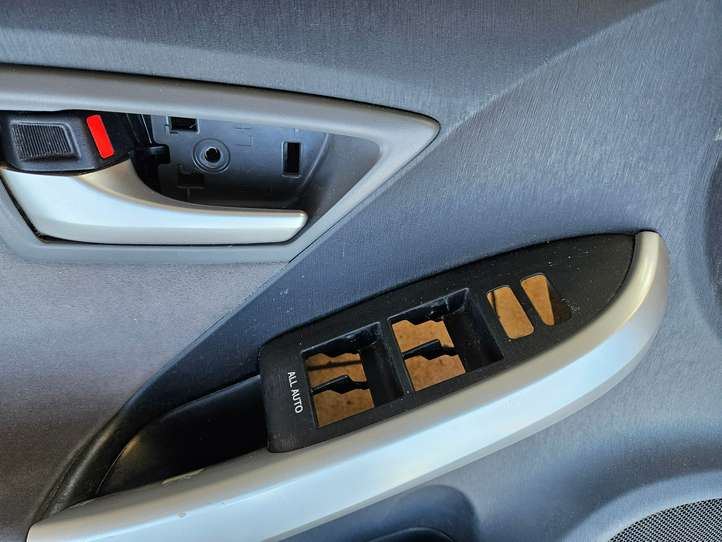 Toyota Prius (XW30) (2009 - 2015)   Комплект отделки дверей