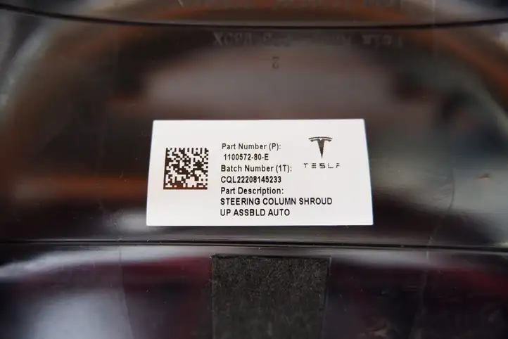 Tesla Model Y (2019 - 2024) 109928480E Обшивка рулевой колонки — фото 2