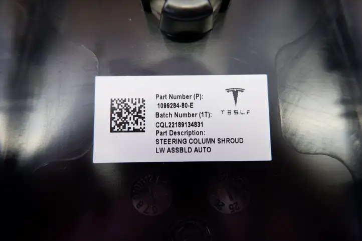 Tesla Model Y (2019 - 2024) 109928480E Обшивка рулевой колонки — фото 3