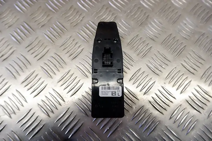 BMW 5 G30 G31 (2016 - ) 6832720 Кнопка стеклоподъемников — фото 4
