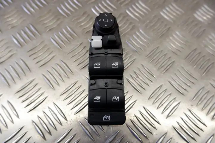 BMW 5 G30 G31 (2016 - ) 6832720 Кнопка стеклоподъемников — фото 7