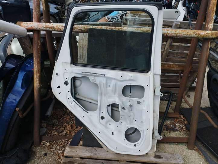 Mitsubishi Colt (2008 - 2012)   Задняя дверь