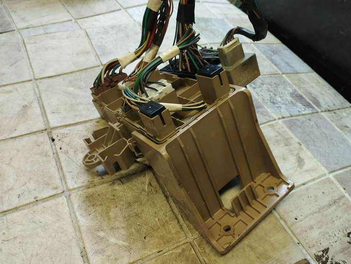 Subaru Outback (2007 - 2009)  82201AG02B Блок предохранителей