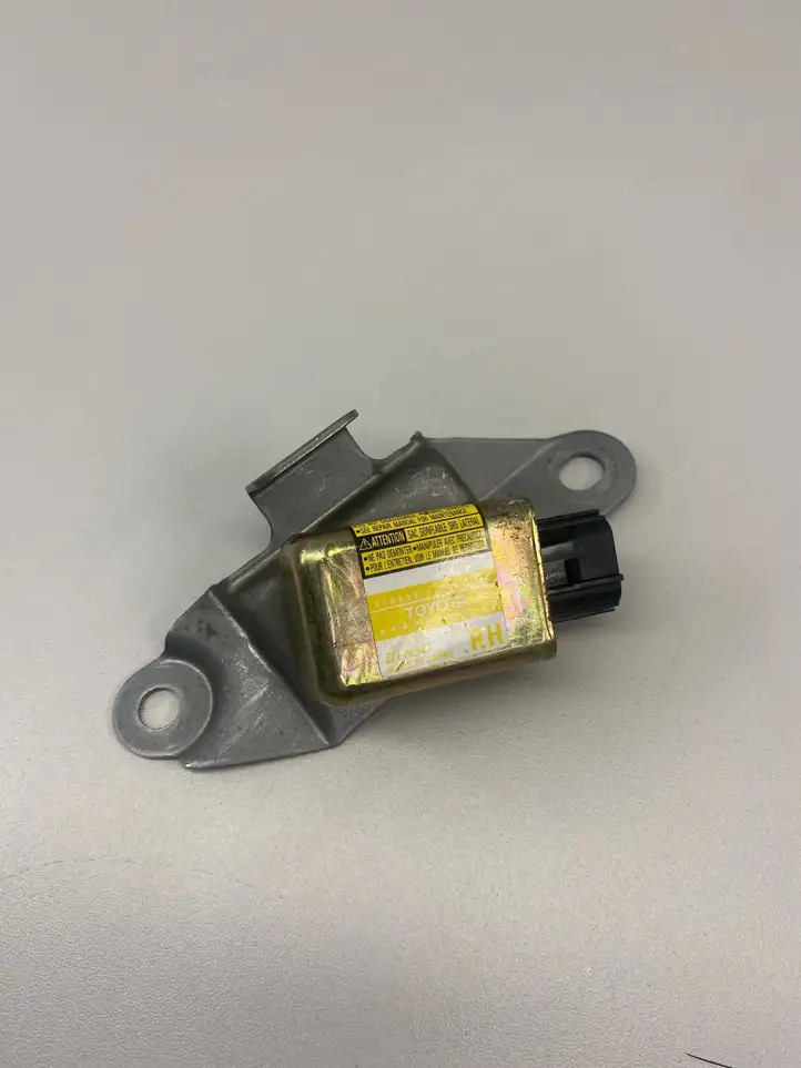 Toyota Land Cruiser (J120) (2002 - 2009) 8986060020 Датчик удара SRS — фото 1