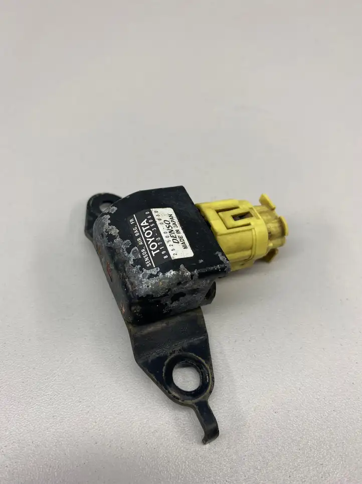 Toyota Land Cruiser (J120) (2002 - 2009) 8917335060 Датчик удара SRS — фото 1