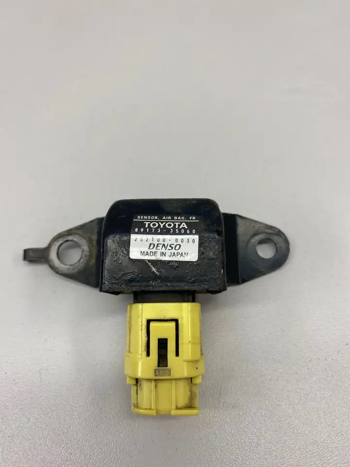 Toyota Land Cruiser (J120) (2002 - 2009) 8917335060 Датчик удара SRS — фото 1